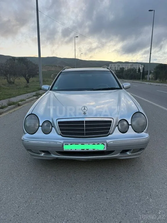 Mercedes E 240 — foto 1/4