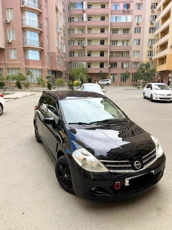 Nissan Tiida — foto 1/4