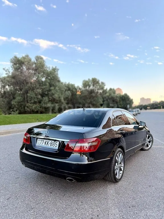 Mercedes E 350 — foto 3/4