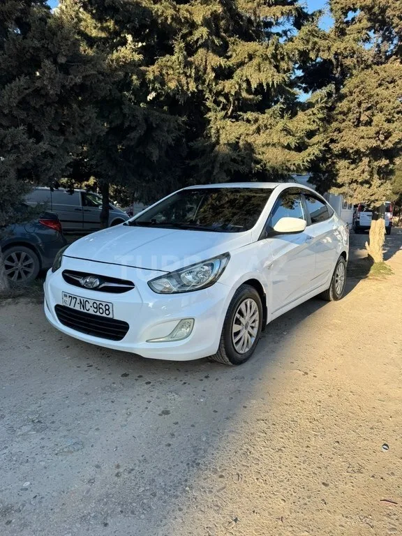 Hyundai Accent — foto 3/4
