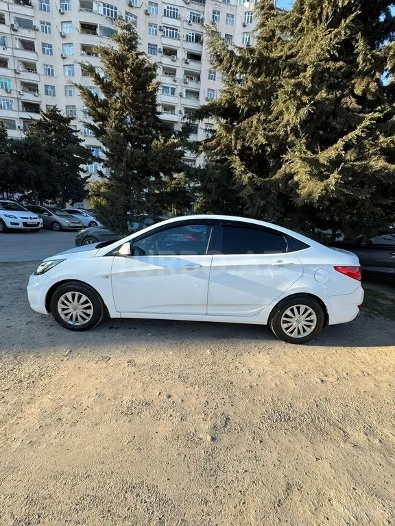 Hyundai Accent — foto 4/4