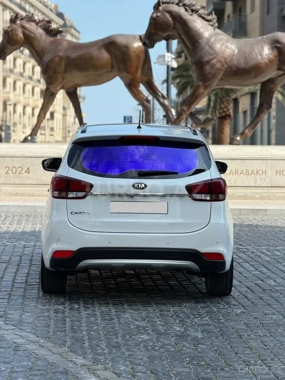 Kia Carens — фото 2/4