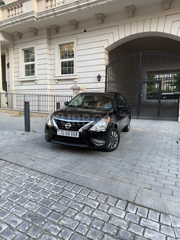 Nissan Versa — foto 1/4
