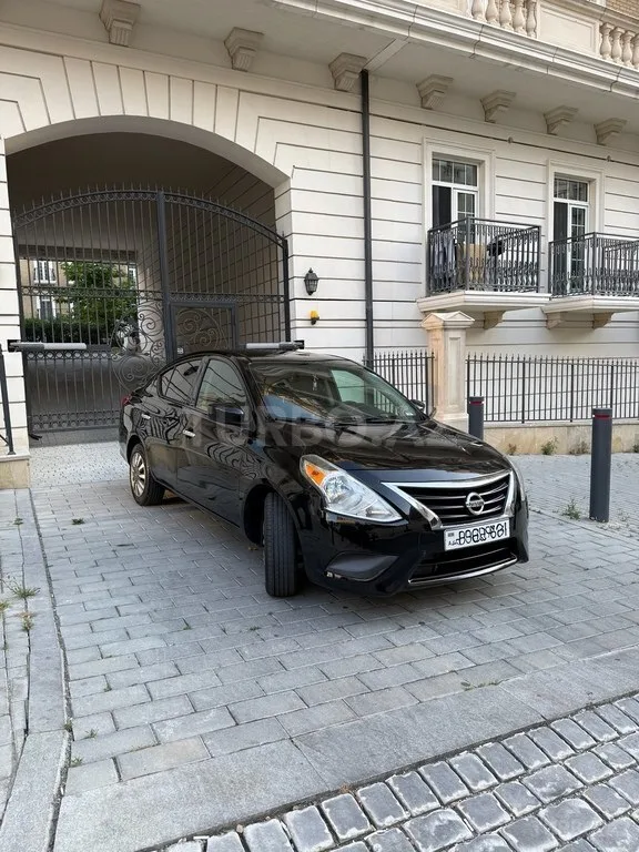 Nissan Versa — foto 2/4