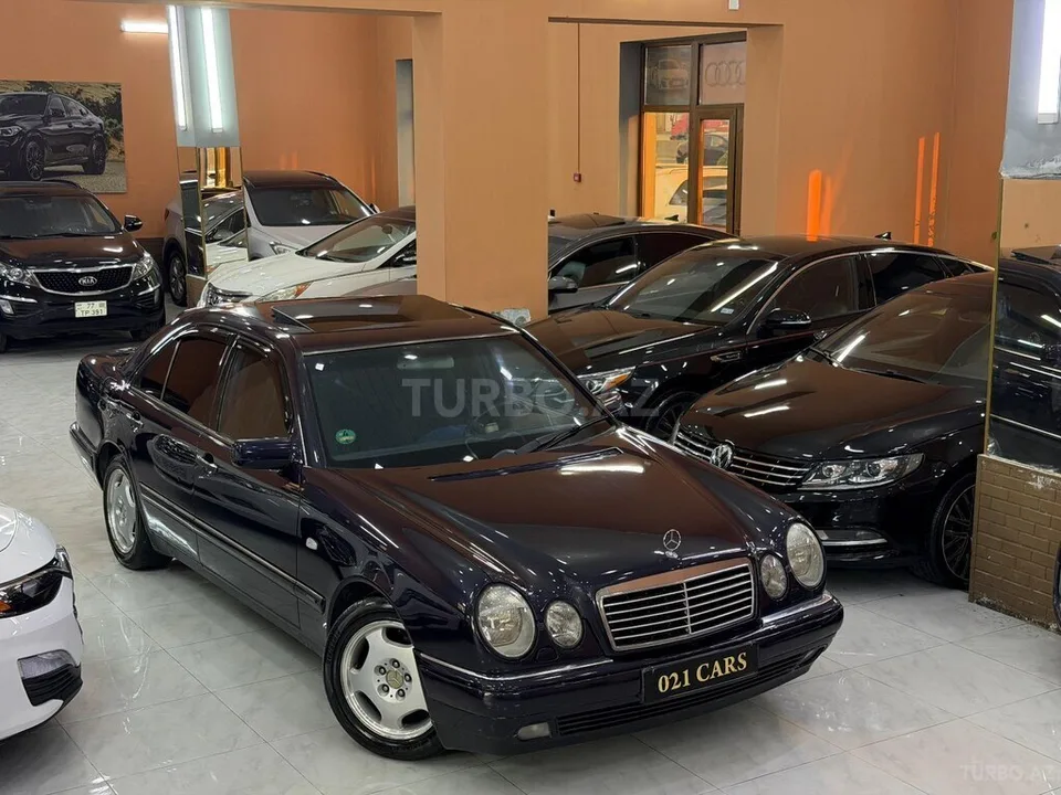 Mercedes E 240 — фото 1/4