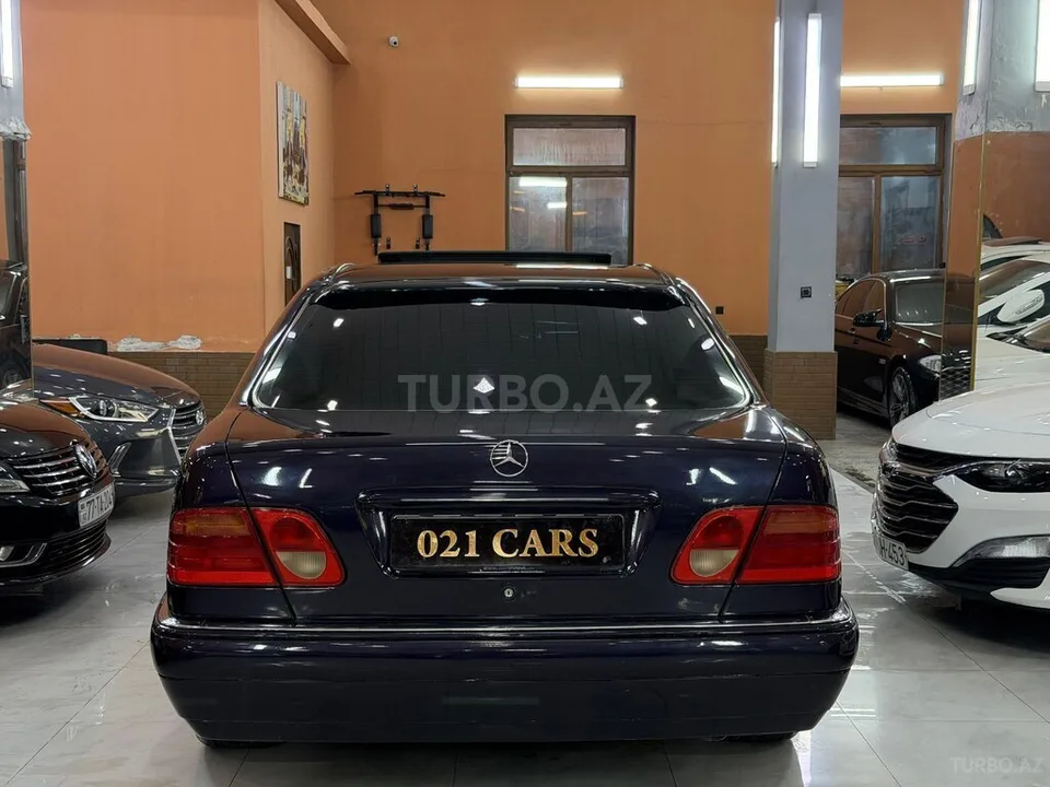 Mercedes E 240 — фото 3/4