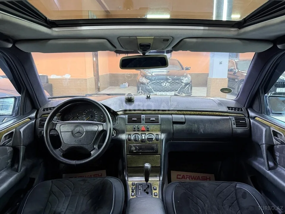 Mercedes E 240 — фото 4/4