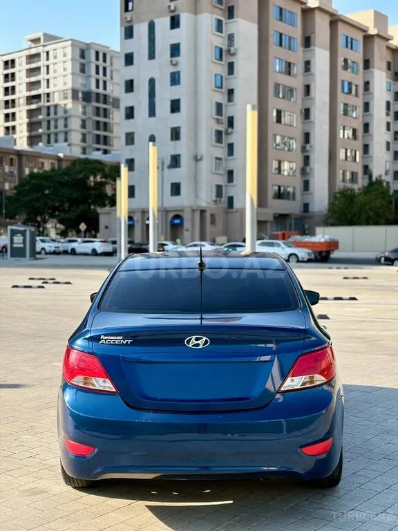 Hyundai Accent — foto 2/4