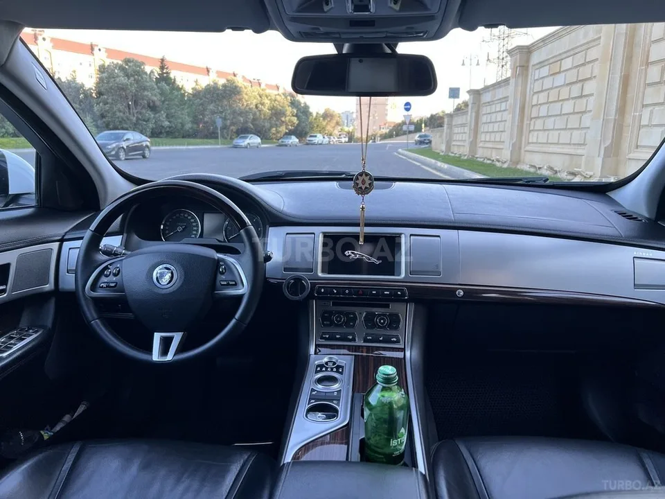 Jaguar XF — foto 3/4