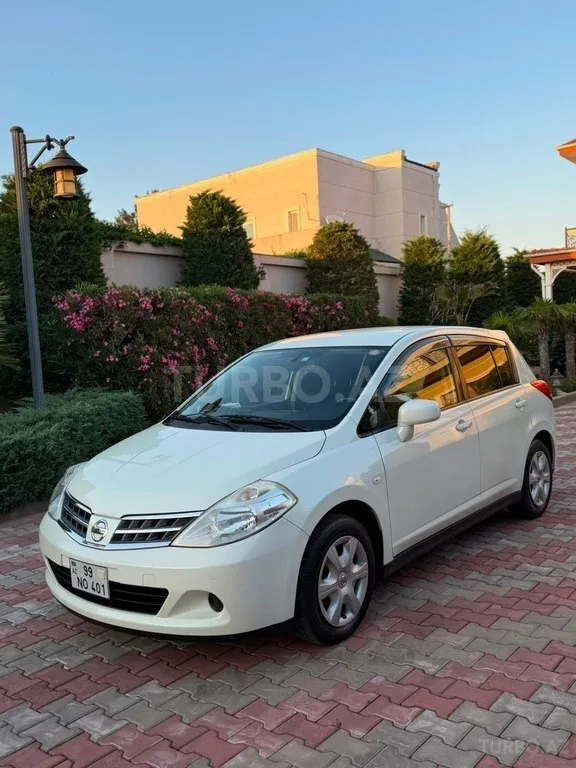 Nissan Tiida — foto 1/4