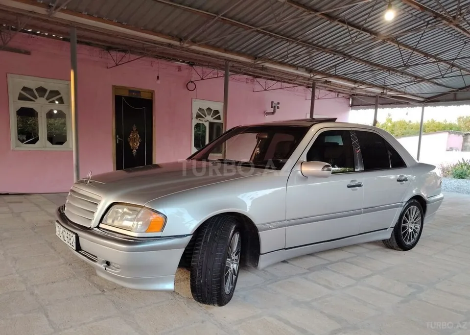 Mercedes C 230 — foto 1/4