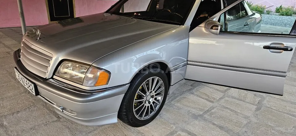 Mercedes C 230 — foto 2/4