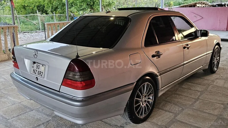 Mercedes C 230 — foto 4/4