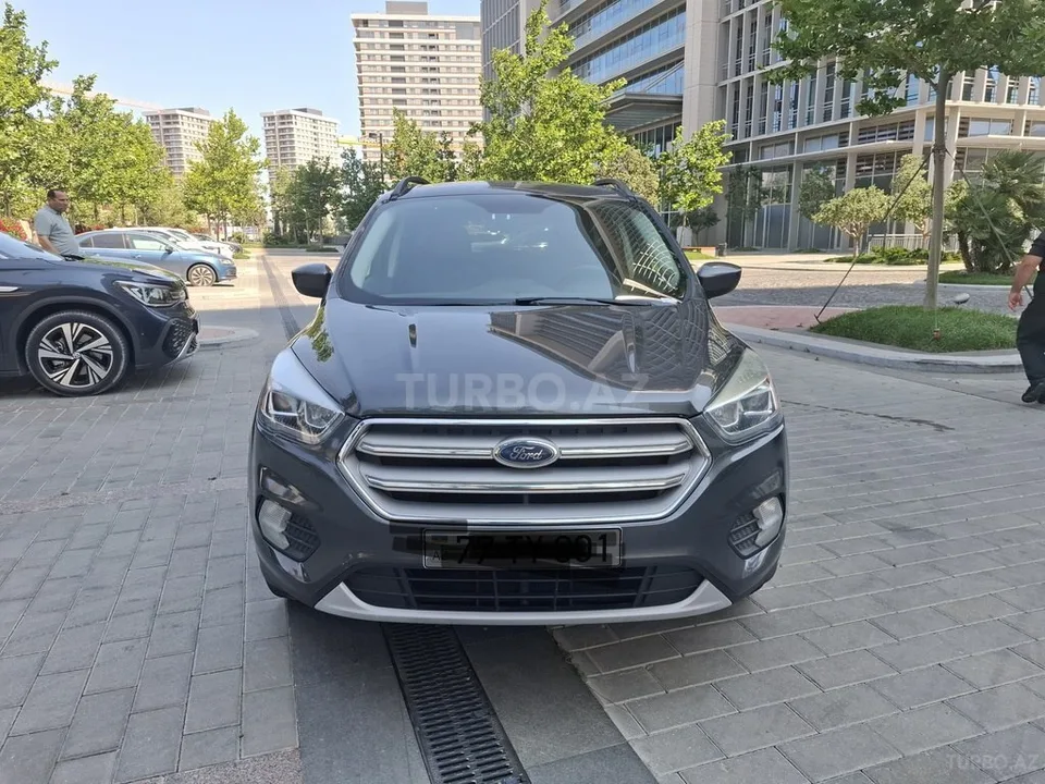 Ford Escape — foto 1/4