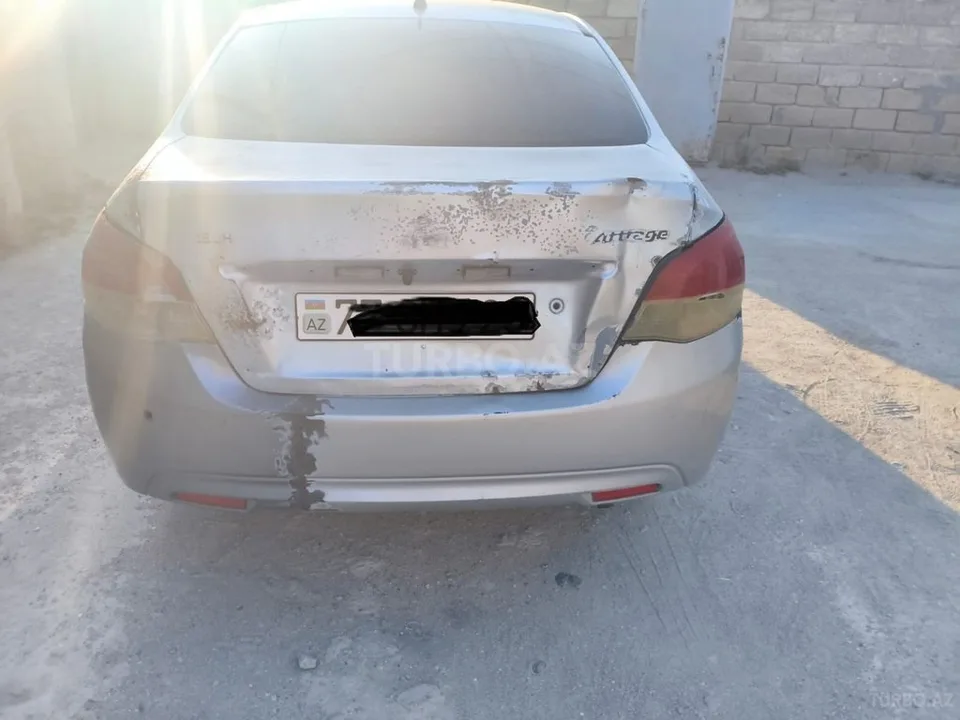 Mitsubishi Attrage — foto 2/4