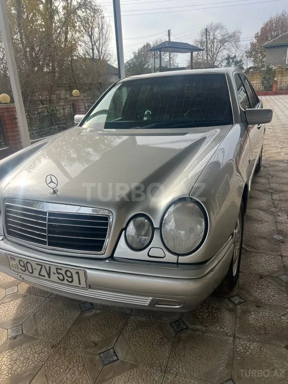 Mercedes E 280 — foto 1/4