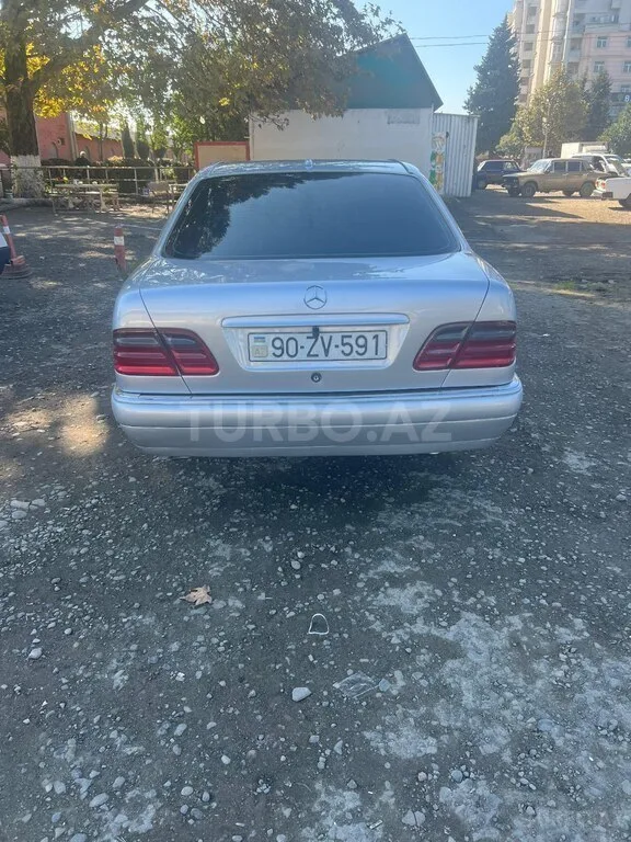 Mercedes E 280 — foto 4/4