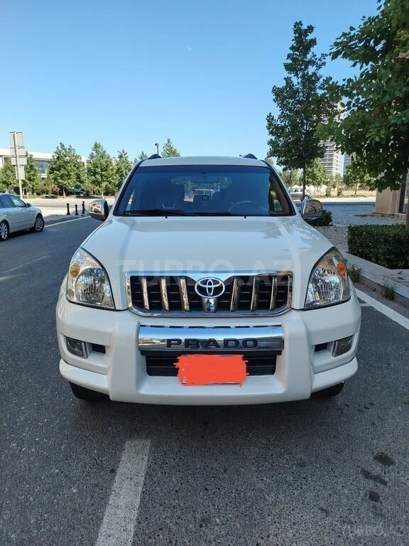 Toyota Land Cruiser Prado — foto 1/4