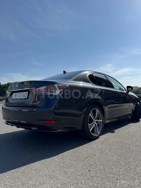 Lexus GS 300h — foto 2/4