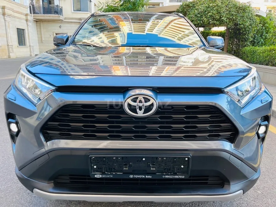 Toyota RAV4 — foto 1/4