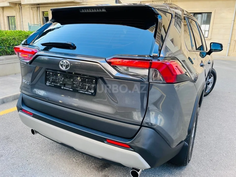 Toyota RAV4 — foto 4/4