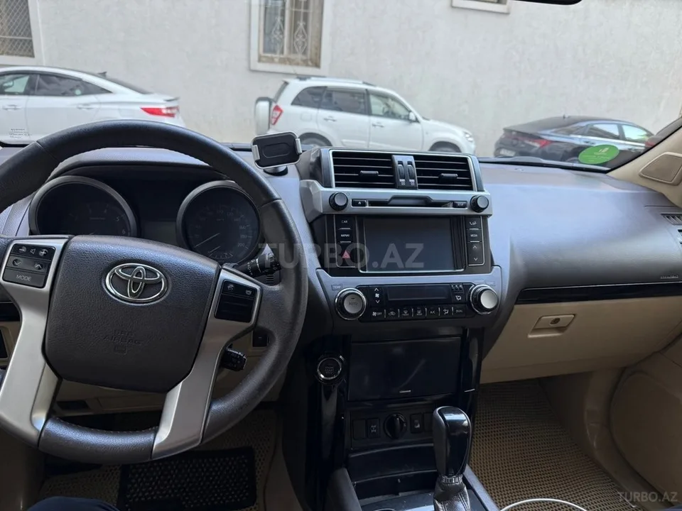 Toyota Land Cruiser Prado — foto 3/4
