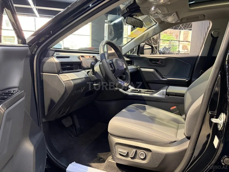 Toyota RAV4 — foto 2/4