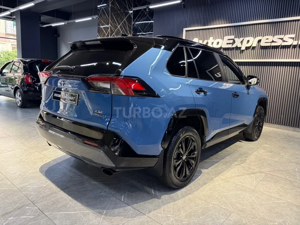 Toyota RAV4 — foto 4/4