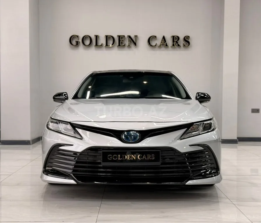 Toyota Camry — фото 1/4