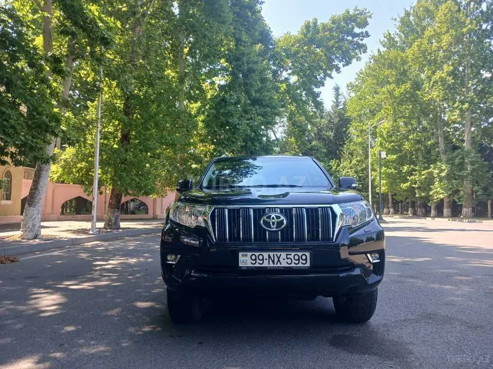 Toyota Land Cruiser Prado — foto 1/4