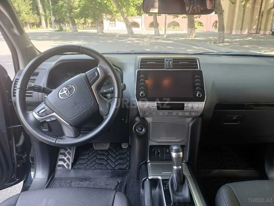 Toyota Land Cruiser Prado — foto 3/4
