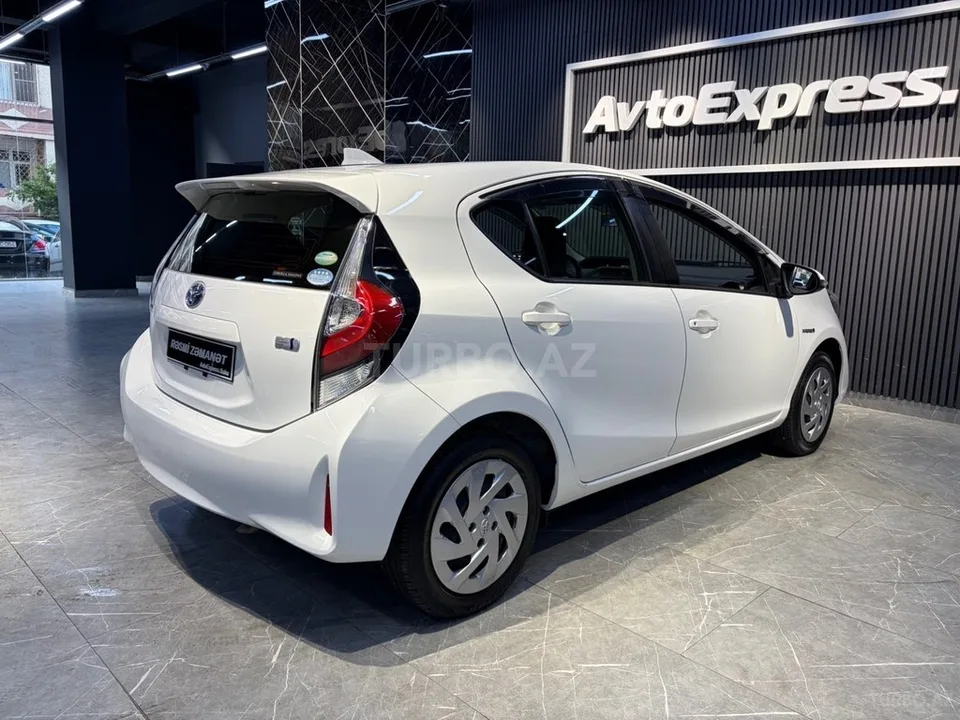 Toyota Aqua — foto 2/4