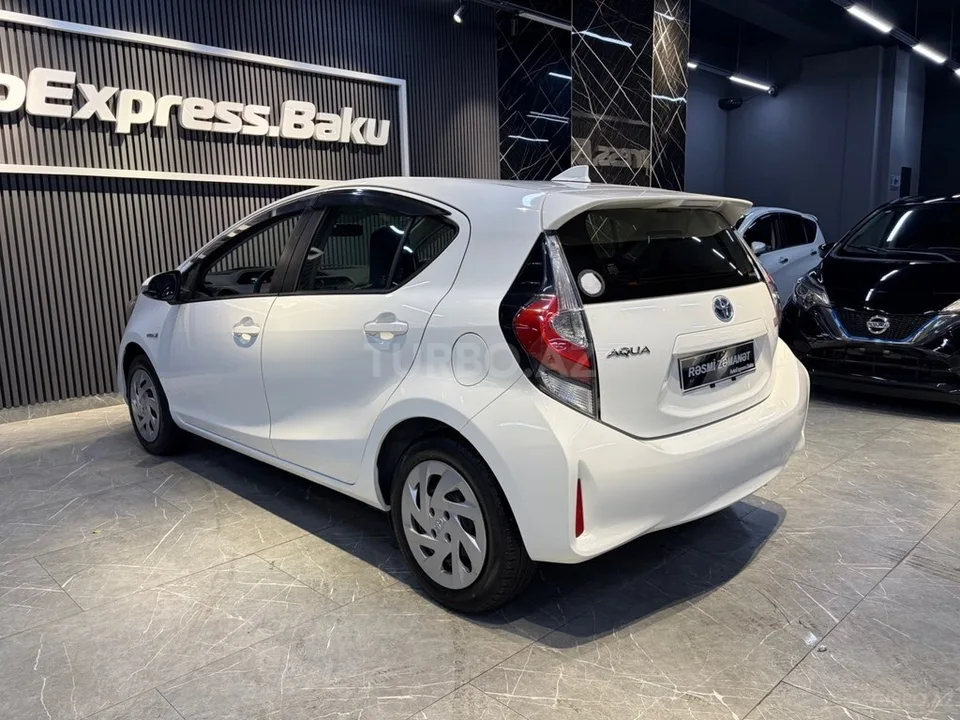 Toyota Aqua — foto 3/4