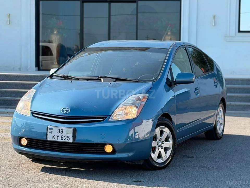 Toyota Prius — foto 1/4