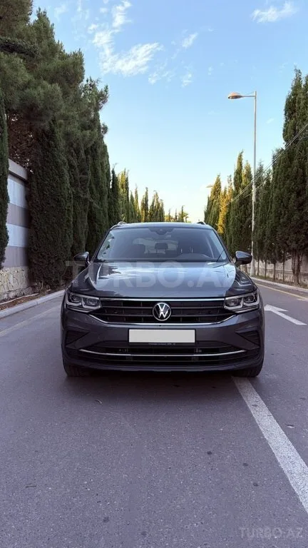 Volkswagen Tiguan — foto 1/4