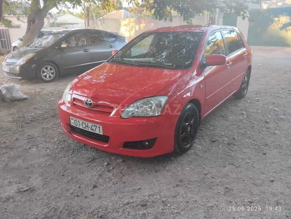 Toyota Corolla — foto 1/4
