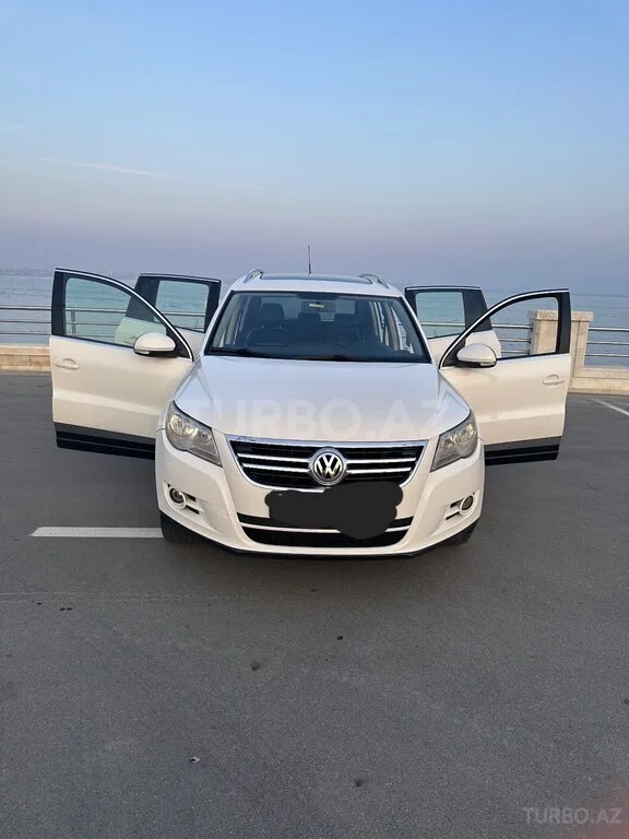 Volkswagen Tiguan — foto 1/4