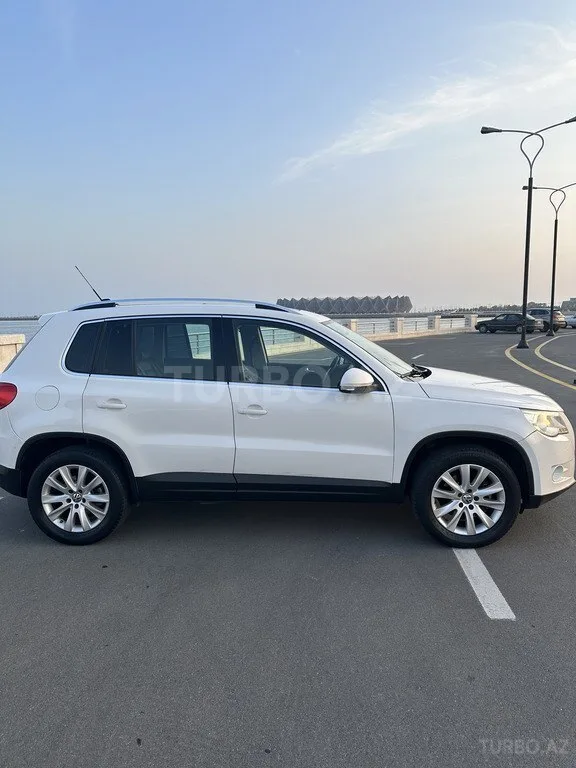 Volkswagen Tiguan — foto 2/4