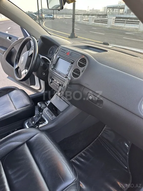 Volkswagen Tiguan — foto 3/4