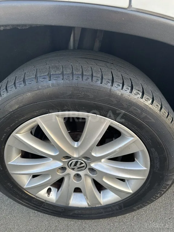 Volkswagen Tiguan — foto 4/4