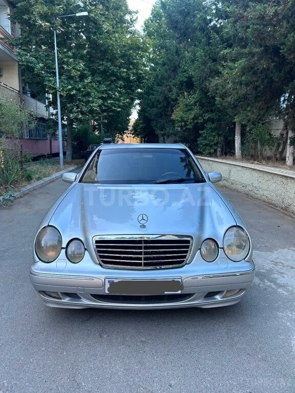 Mercedes E 220 — фото 1/4