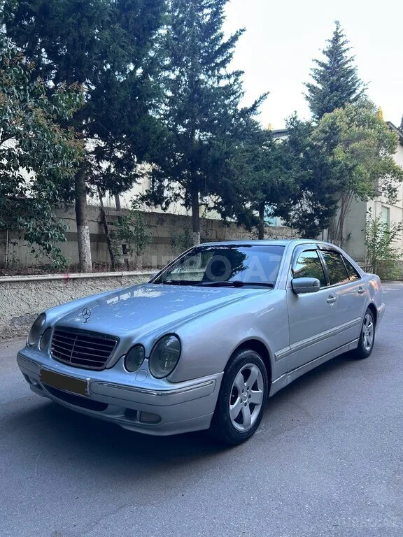 Mercedes E 220 — фото 3/4