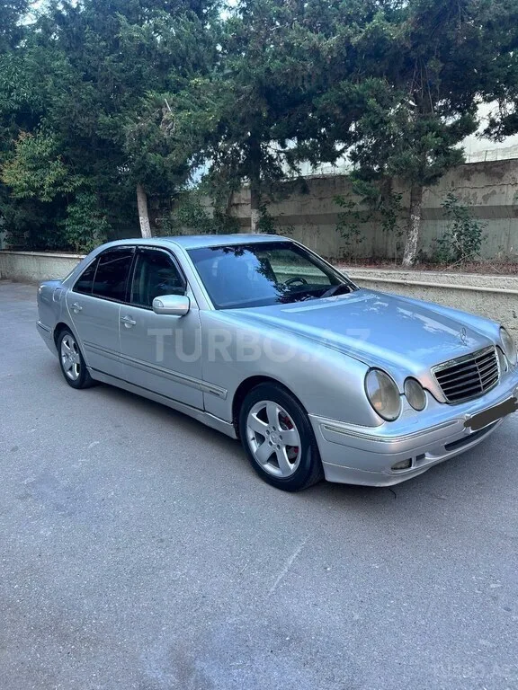 Mercedes E 220 — фото 4/4