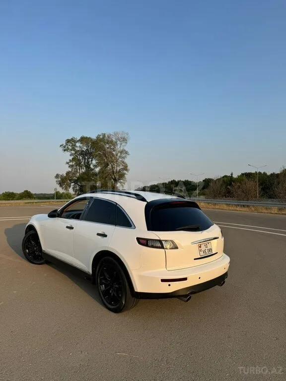 Infiniti FX35 — foto 2/4