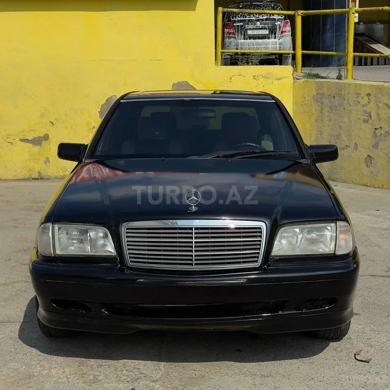 Mercedes C 180 — foto 1/4