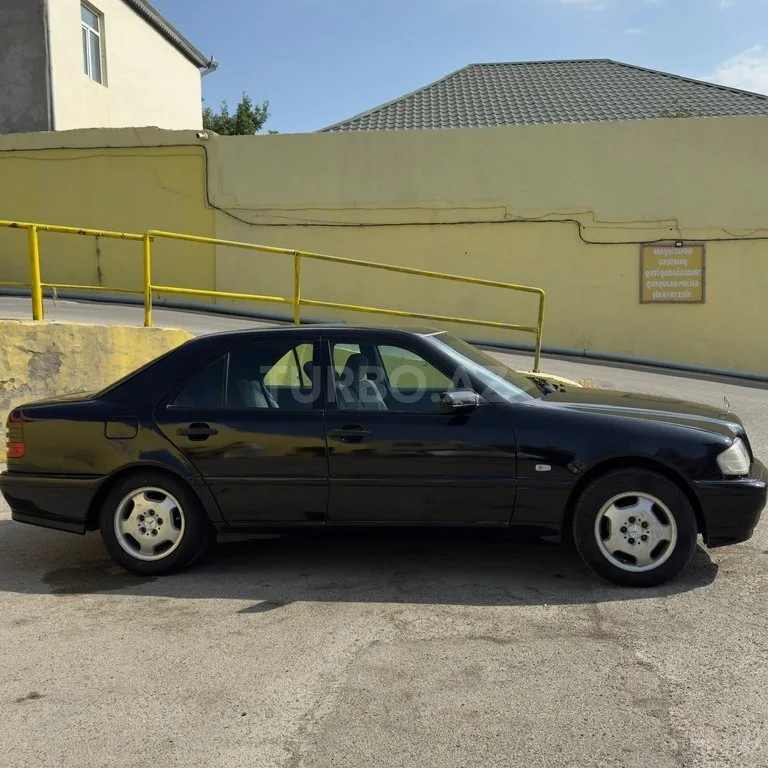 Mercedes C 180 — foto 4/4