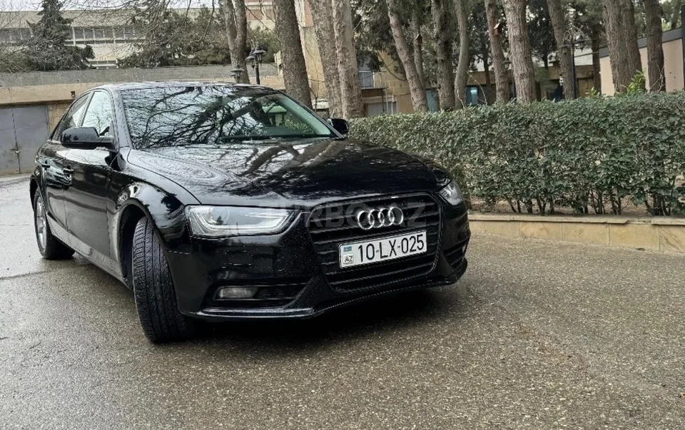 Audi A4 — foto 1/4