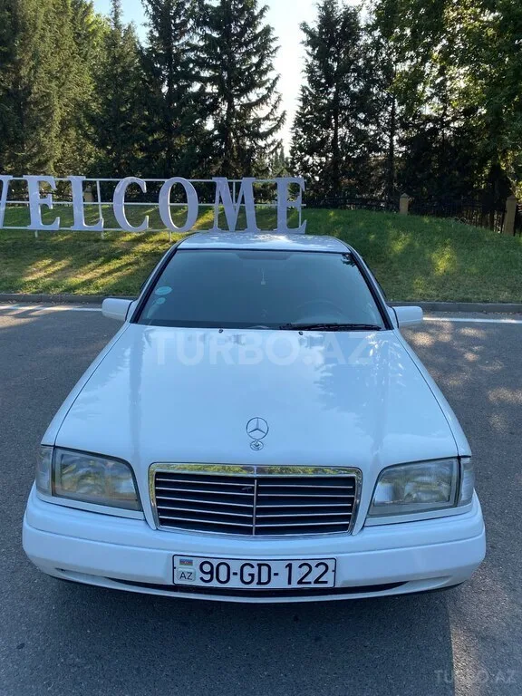 Mercedes C 180 — foto 1/4