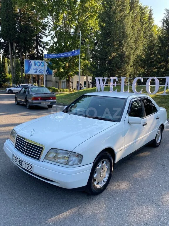 Mercedes C 180 — foto 3/4