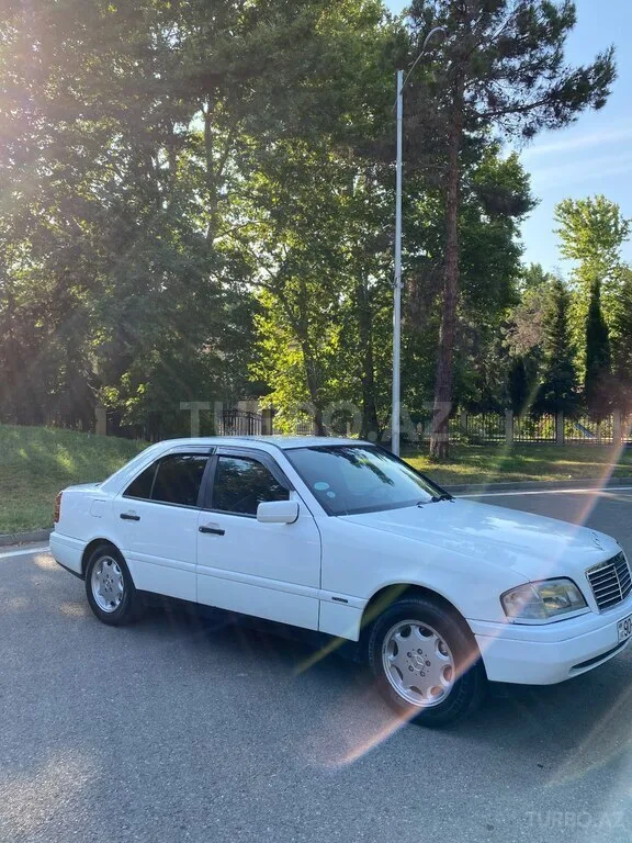 Mercedes C 180 — foto 4/4